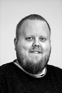 Svartvit ansiktsbild av Olle Edberg.