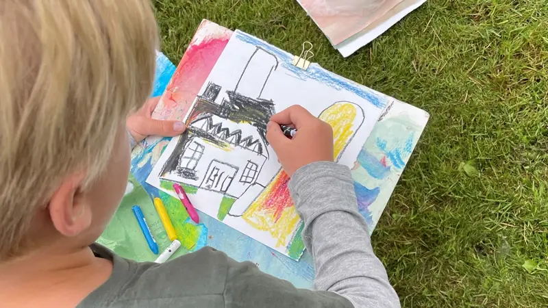 Vi kritmålar utomhus