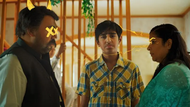 Två vuxna och en ungdom.