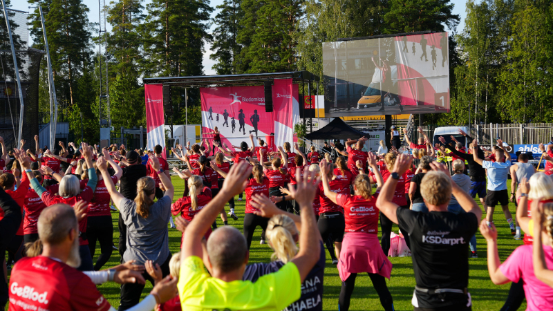 bild på uppvärmning inför motionslopp
