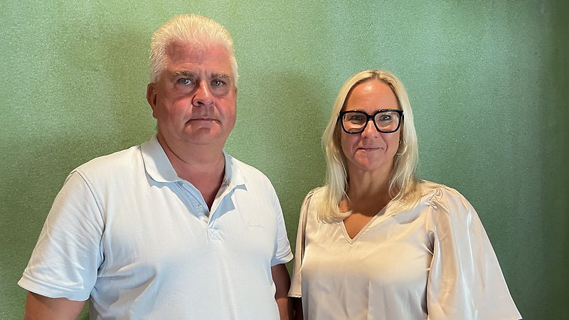 Fredrik Larsson och Åsa Johansson står bredvid varandra.