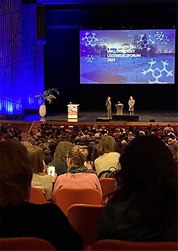 Publik i föreläsningssal.